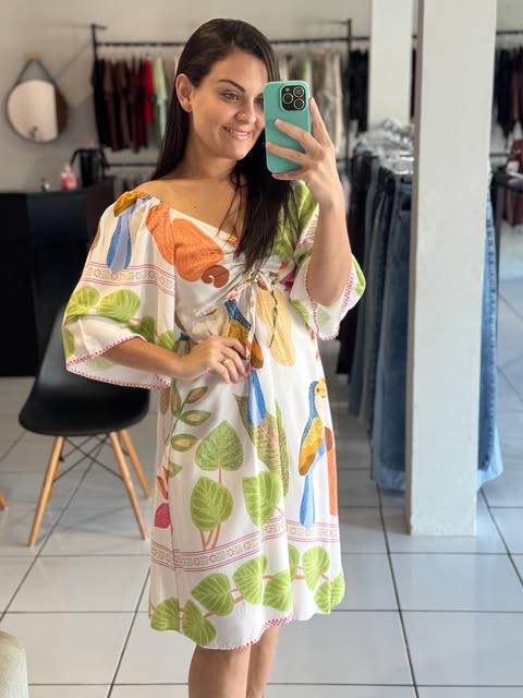 Vestido estampado com cores vivas da Maria’s