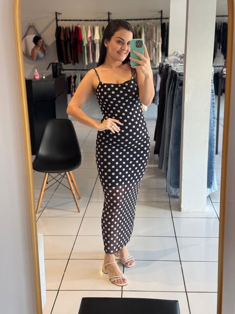 Vestido preto com poá da Maria’s